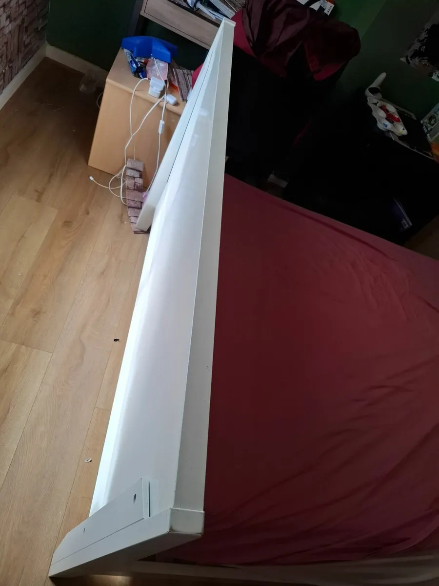 Bed - Image 1