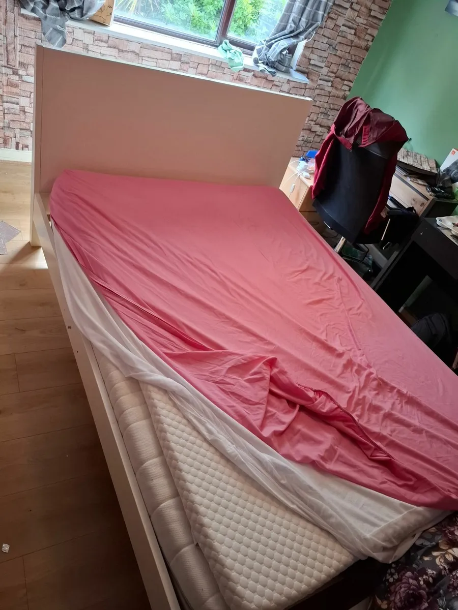 Bed - Image 2