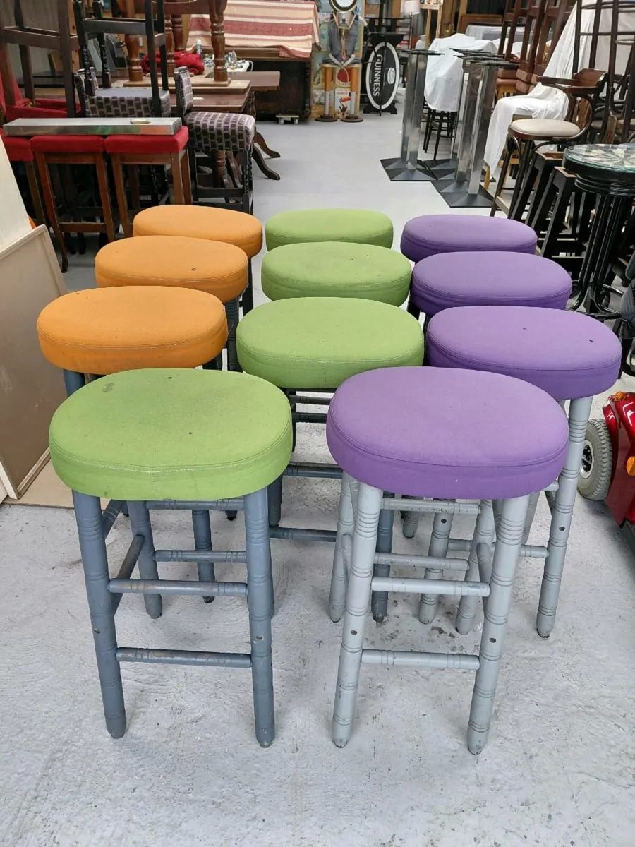 Pub stools and bar furniture - Image 4