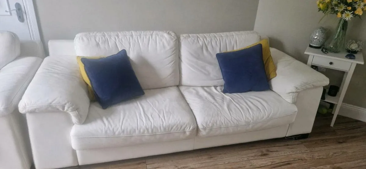 Suite of furniture - Image 2