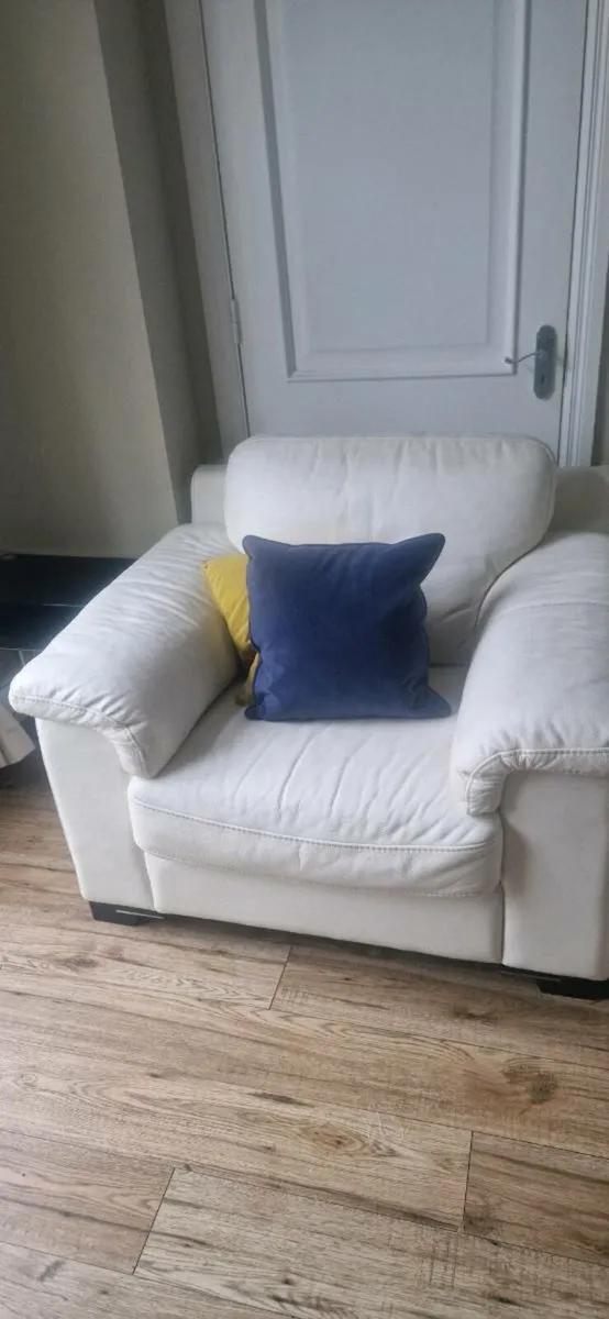 Suite of furniture - Image 3