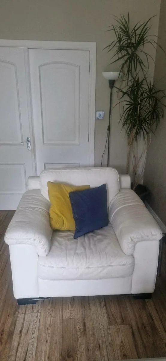 Suite of furniture - Image 4