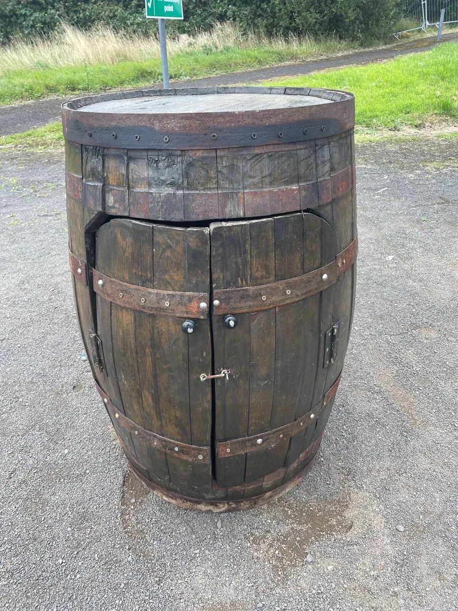 Vintage barrel bar with led lights - Image 1