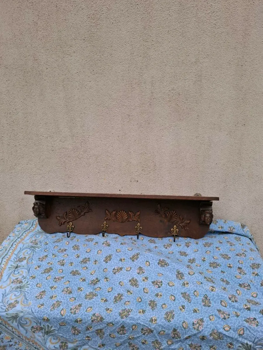 Lovely wood sculpted coat holder firm price - Image 1