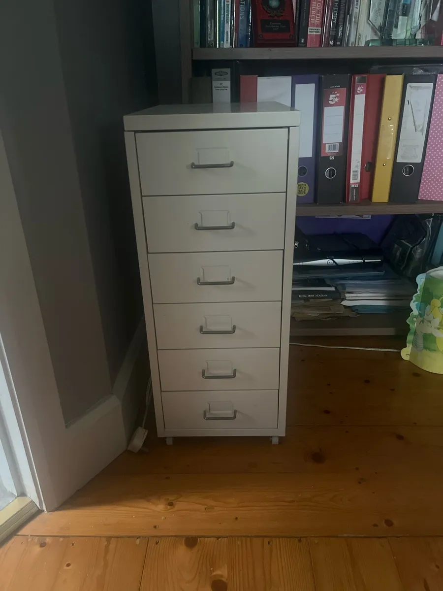 Storage locker
