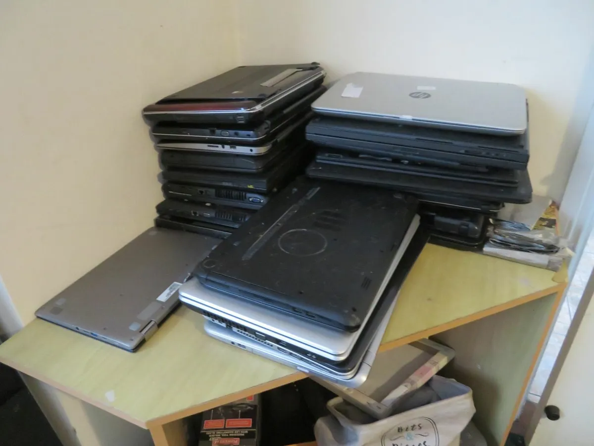Laptops for parts/ Repair (48 units) - Image 1
