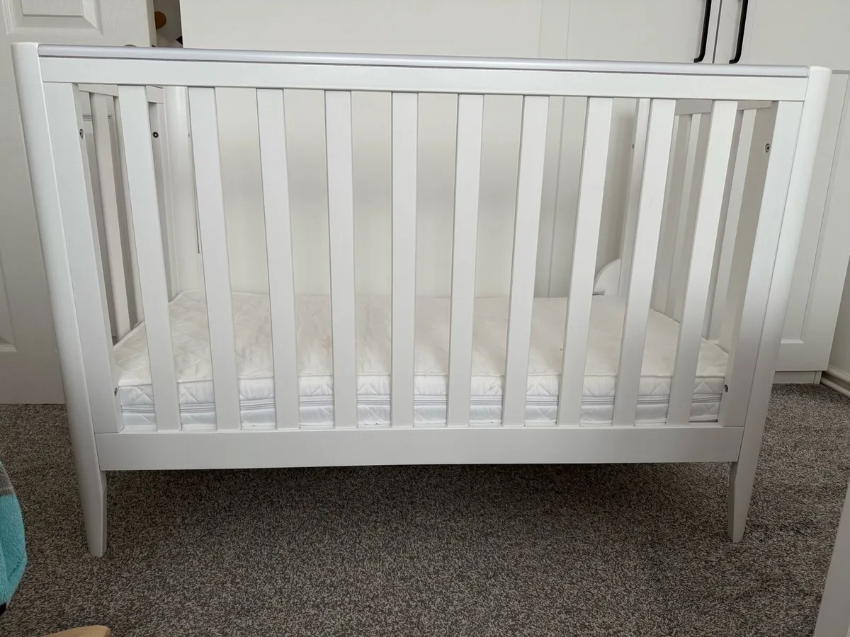 Cot bed wooden - Image 1