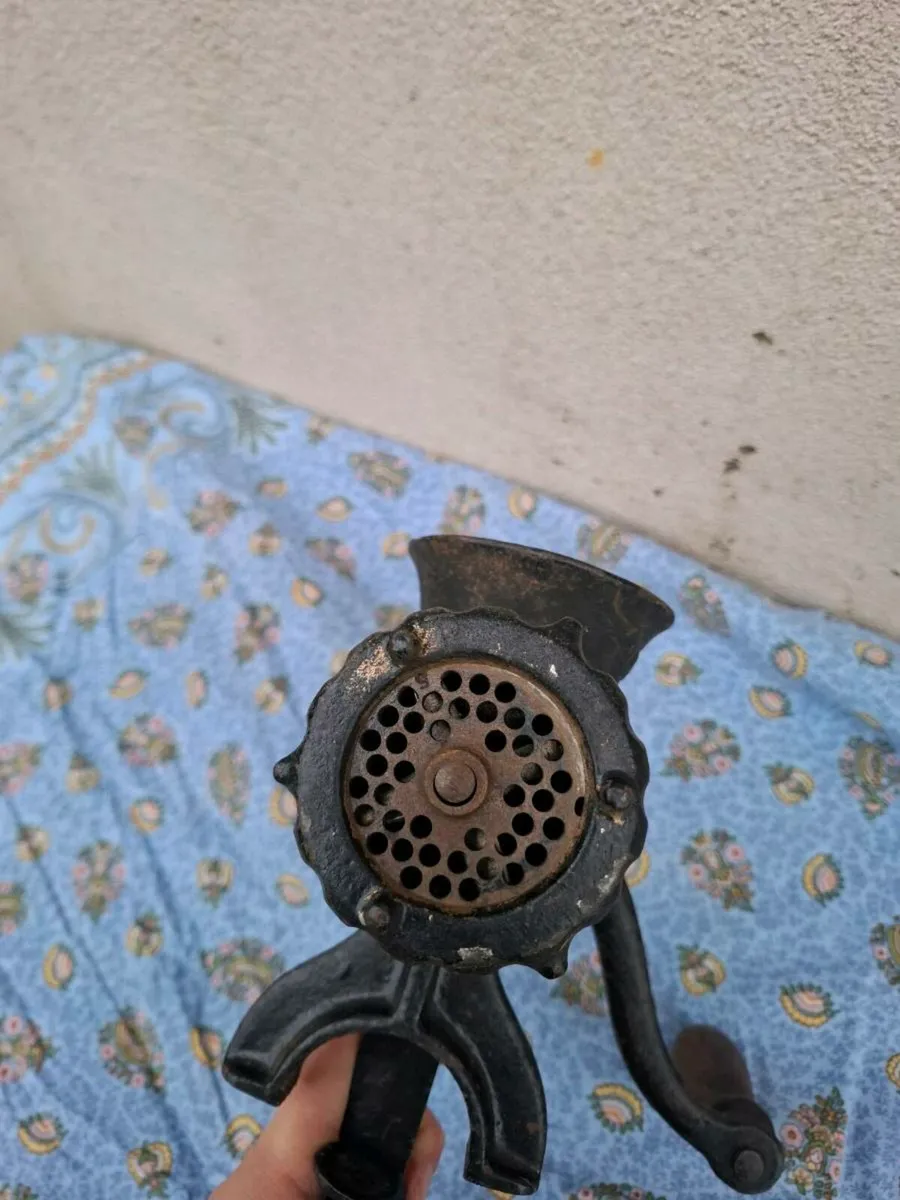 Complete vintage meat grinder postage possible - Image 2