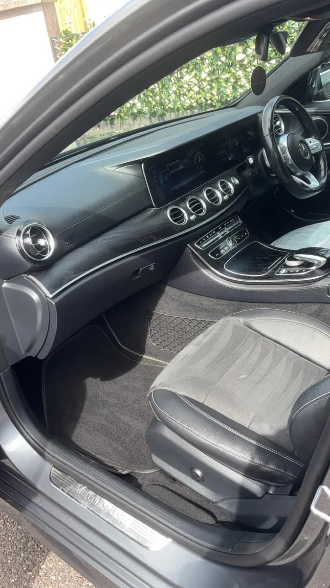 Mercedes-Benz E-Class 2019 - Image 3
