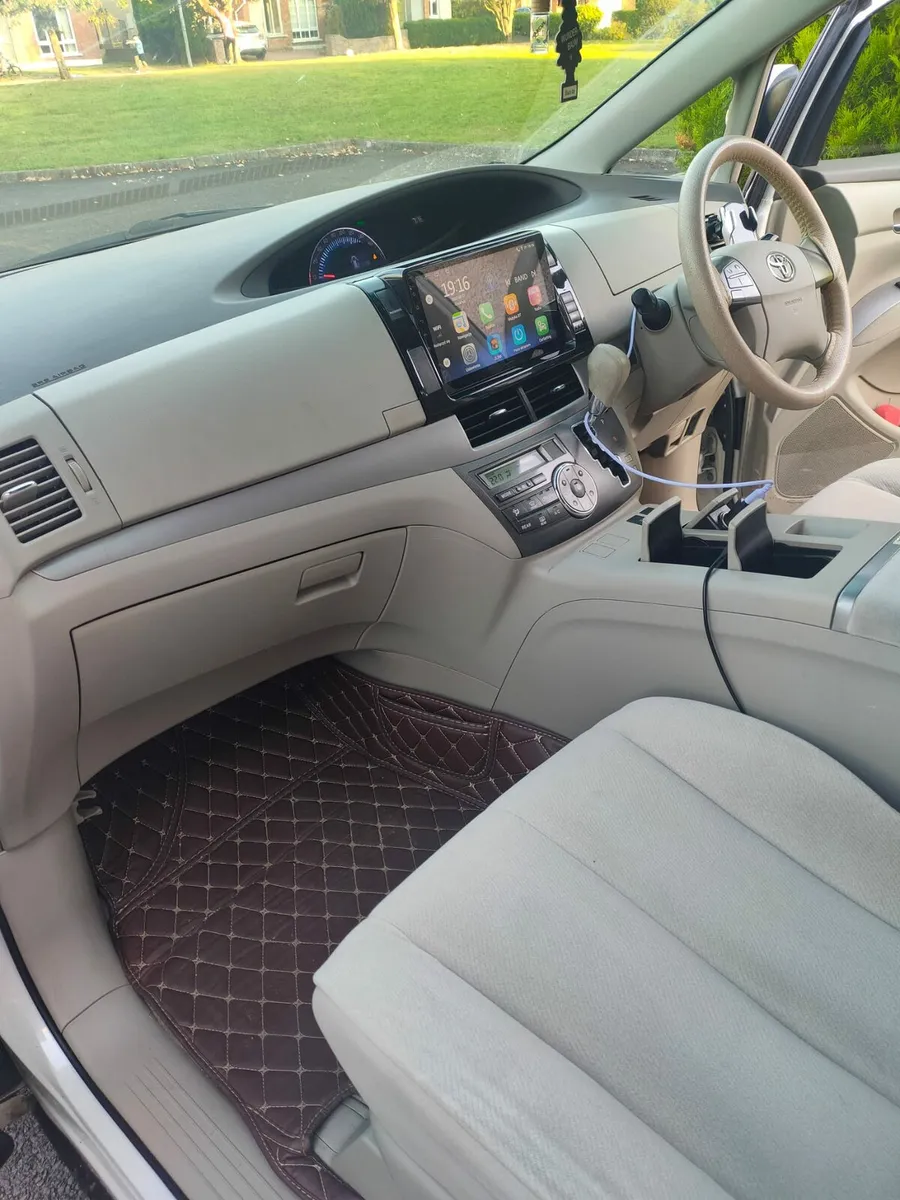 Toyota Estima - Image 4