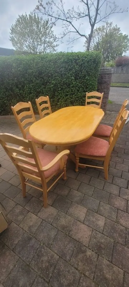 Table & chairs - Image 1