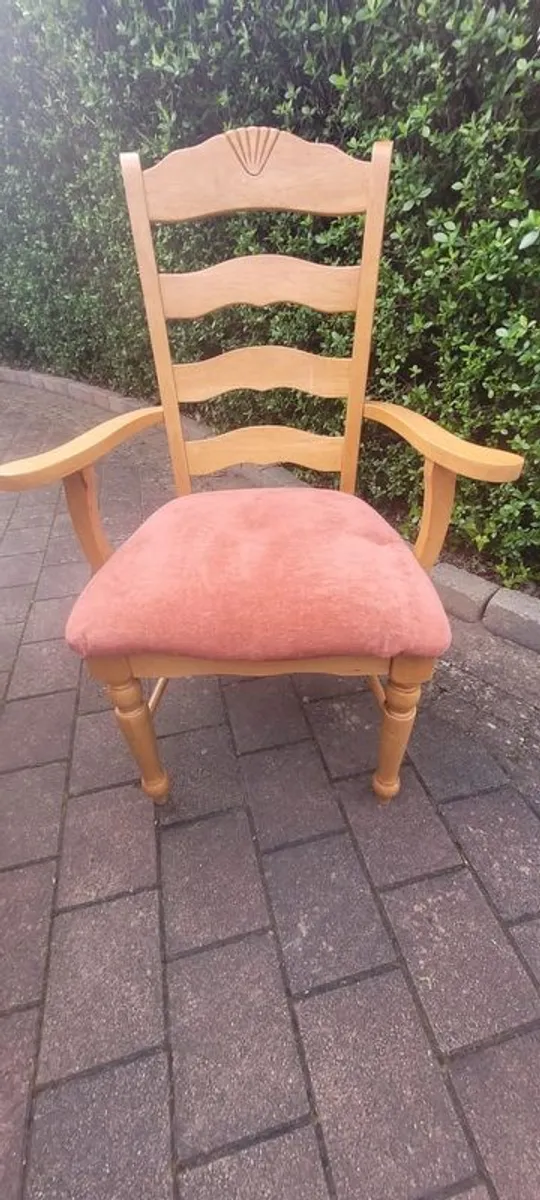 Table & chairs - Image 2