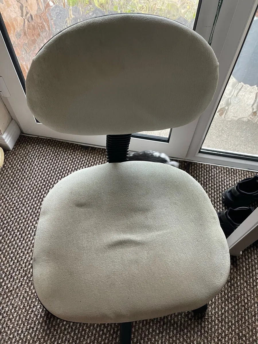 Office chair - Image 2