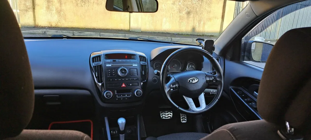 Kia Ceed 2011 - Image 2