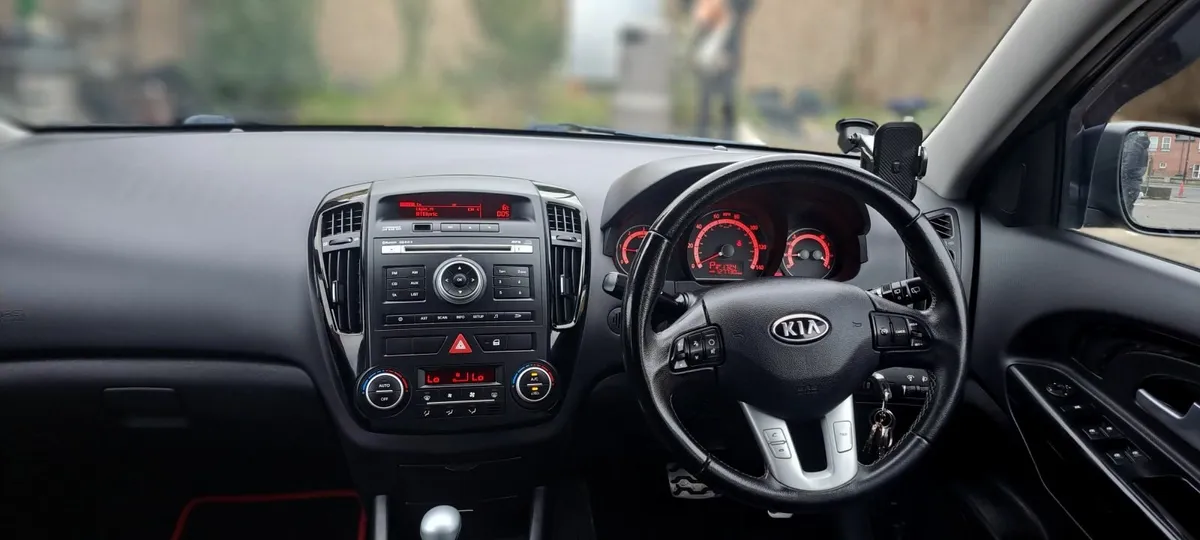 Kia Ceed 2011 - Image 4