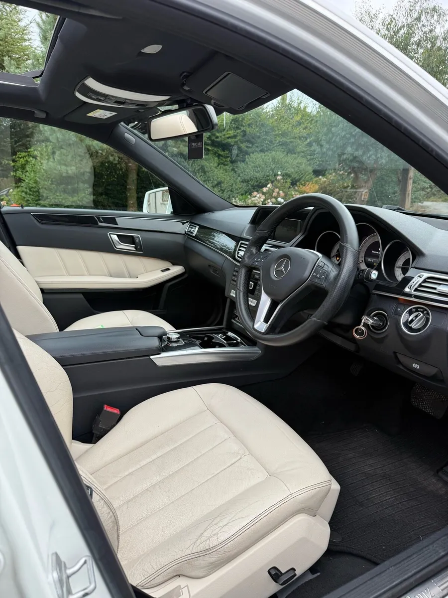 Mercedes E200 - Image 4