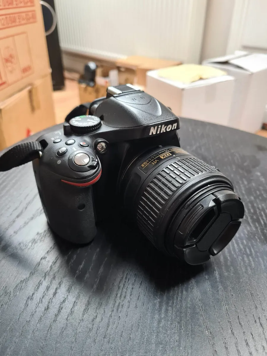 Nikon DSLR D5200 camera + box + 2 lenses - Image 1