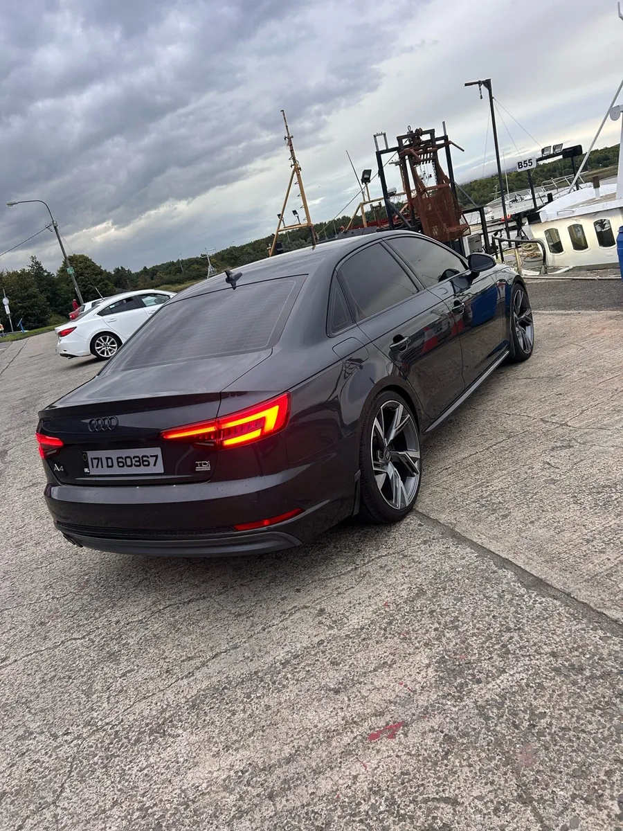 Audi A4 S-Line Ultra black edition Quattro - Image 3