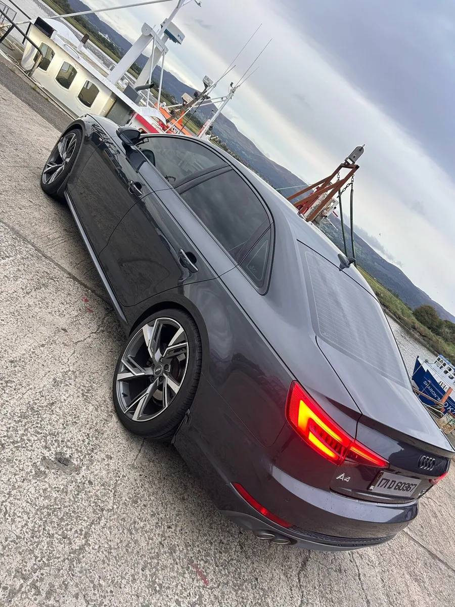 Audi A4 S-Line Ultra black edition Quattro - Image 4