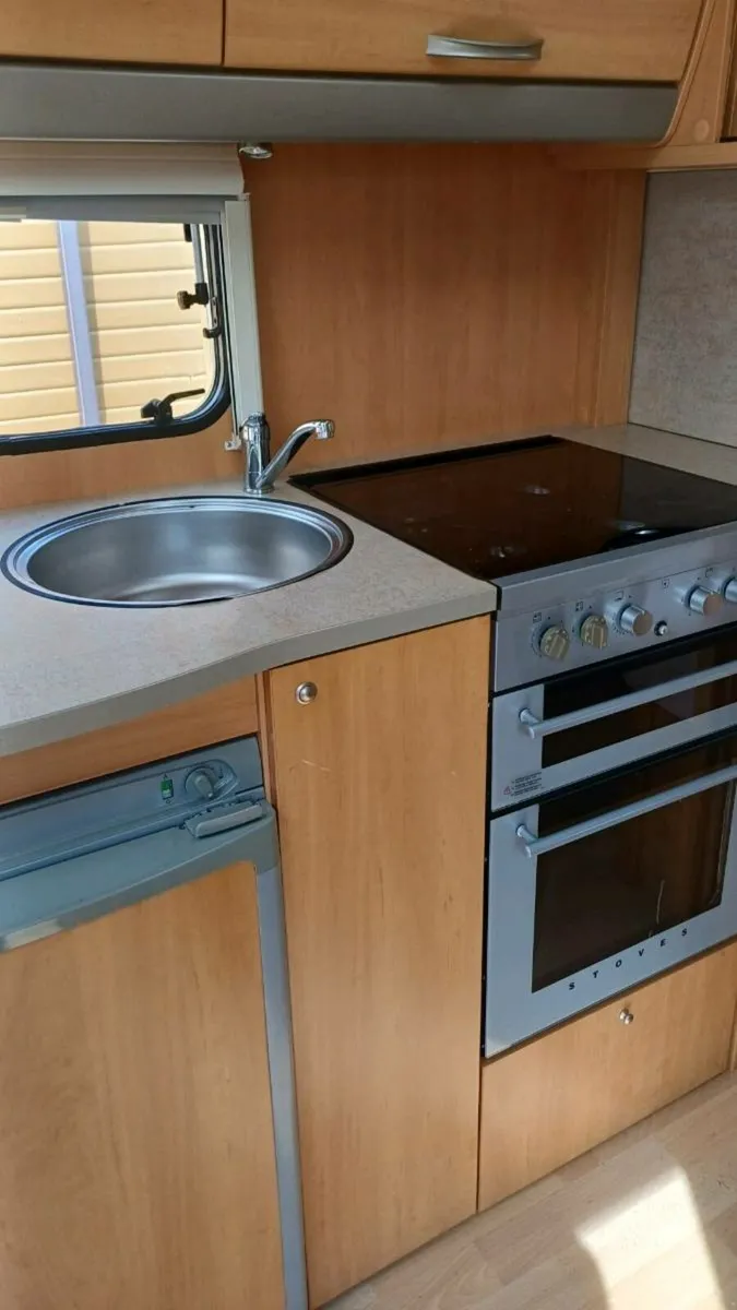 2007 swift charisma 4 berth - Image 4