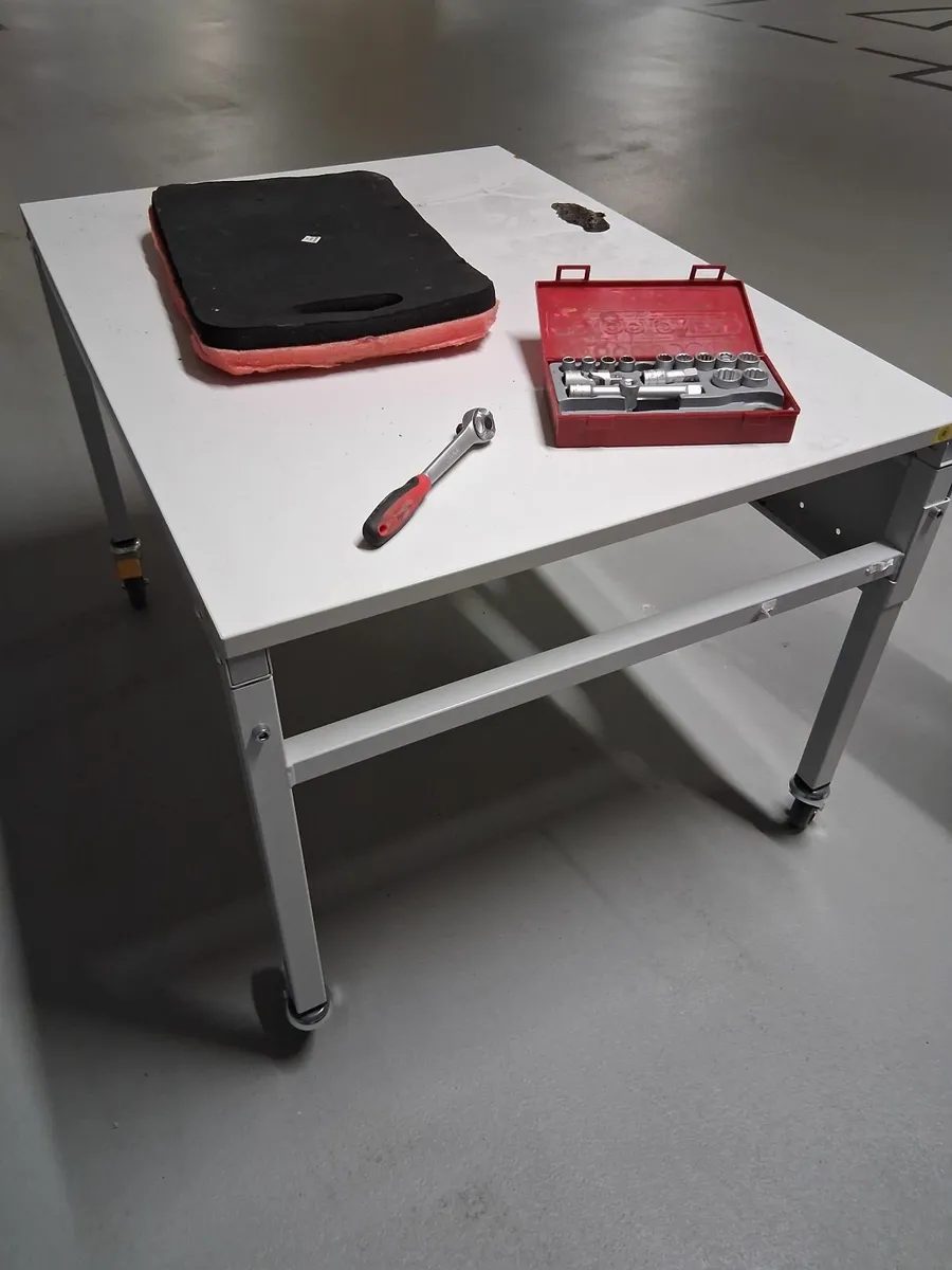 Work bench - Image 2