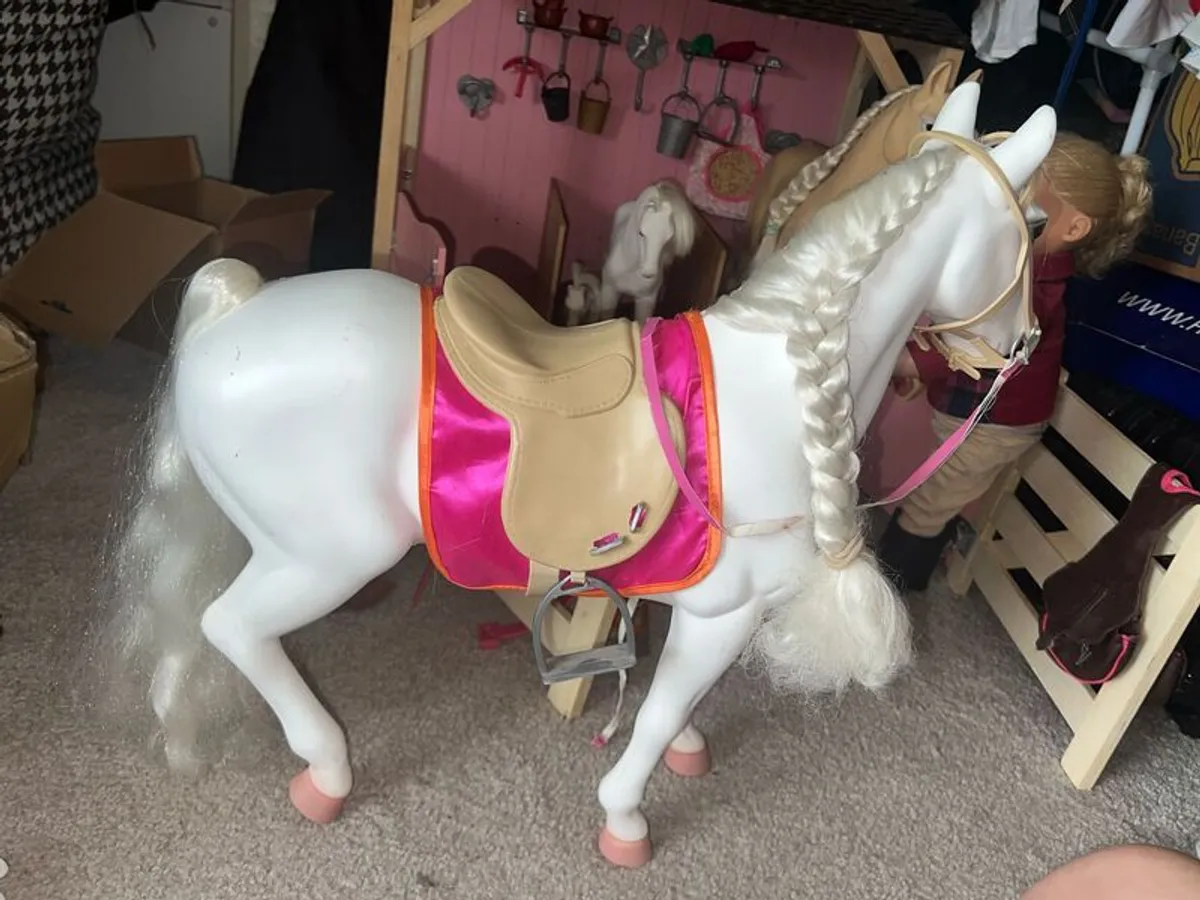My Generation Stables, 3 Horses & Doll - Image 3