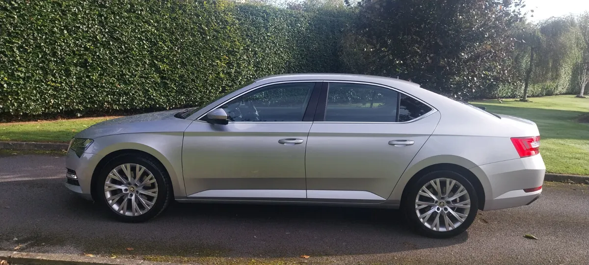 2023 Skoda Superb 2.0 TDI 150 BHP Style DSG - Image 4