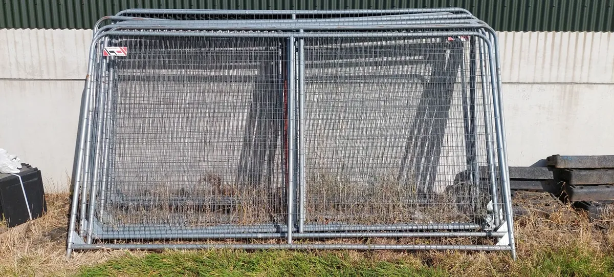 Heras/Ridge fence panels