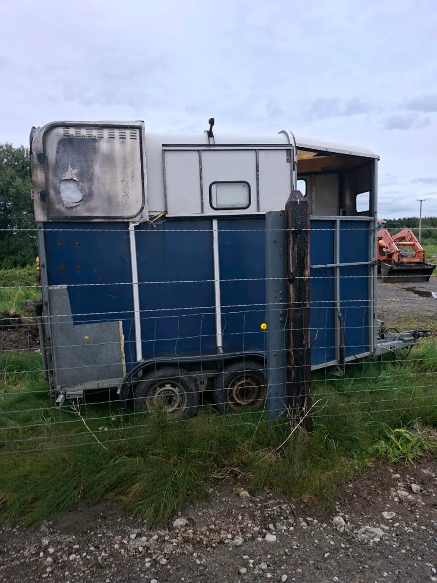 Ivor William 510 horse box - Image 1