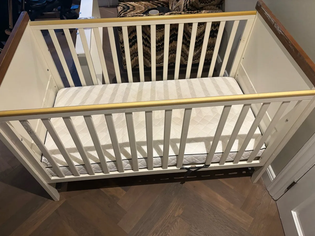 Cot and mattress - Image 3