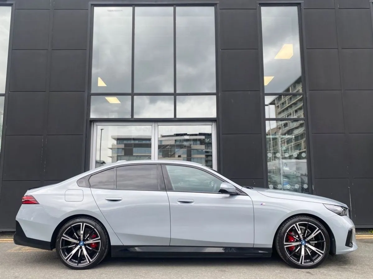 BMW 5 Series 530e M-sport Pro Auto (phev) - Image 4
