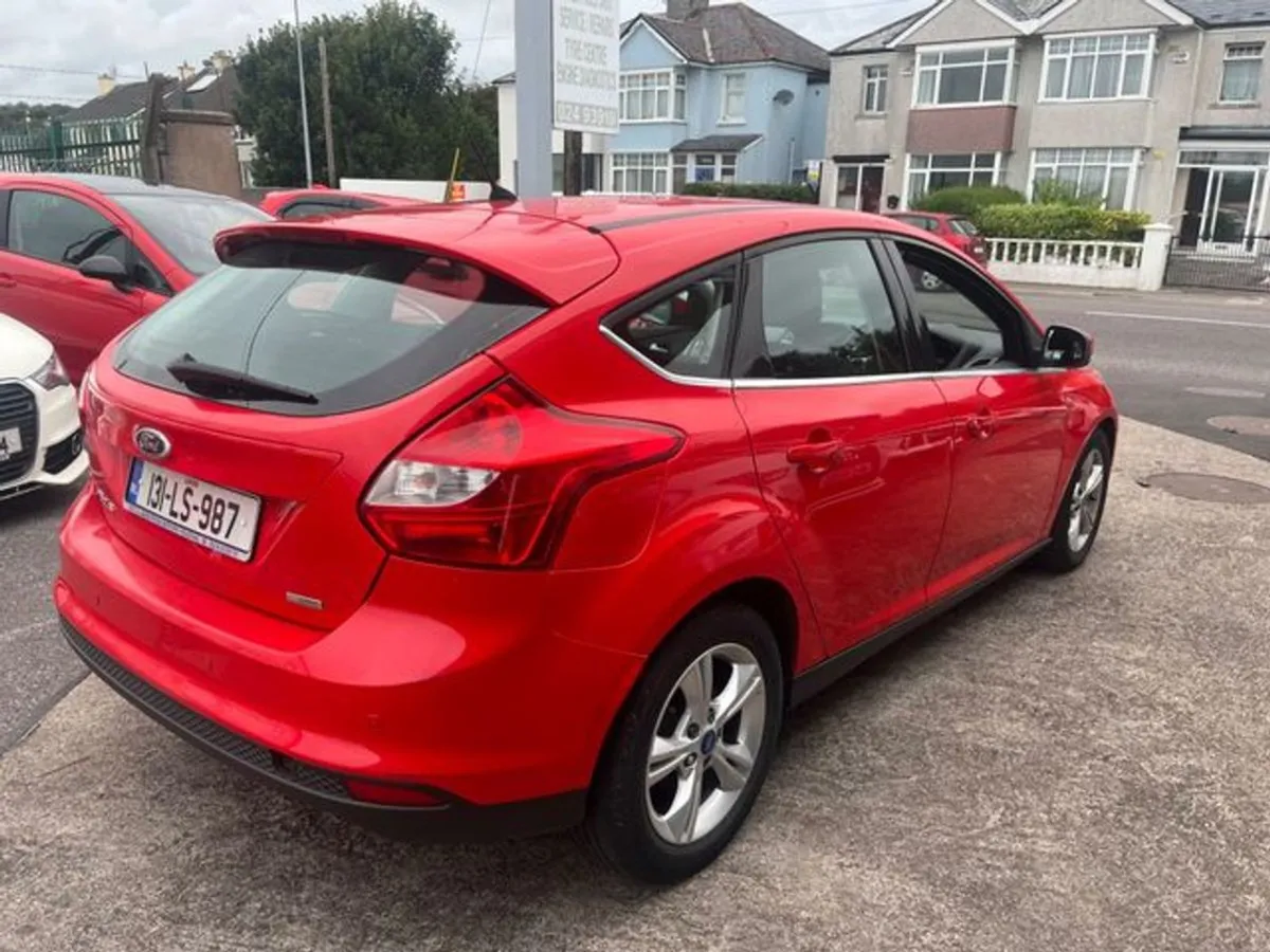 Ford Focus 1.0 Ecoboost Zetec 125PS 5DR - Image 3