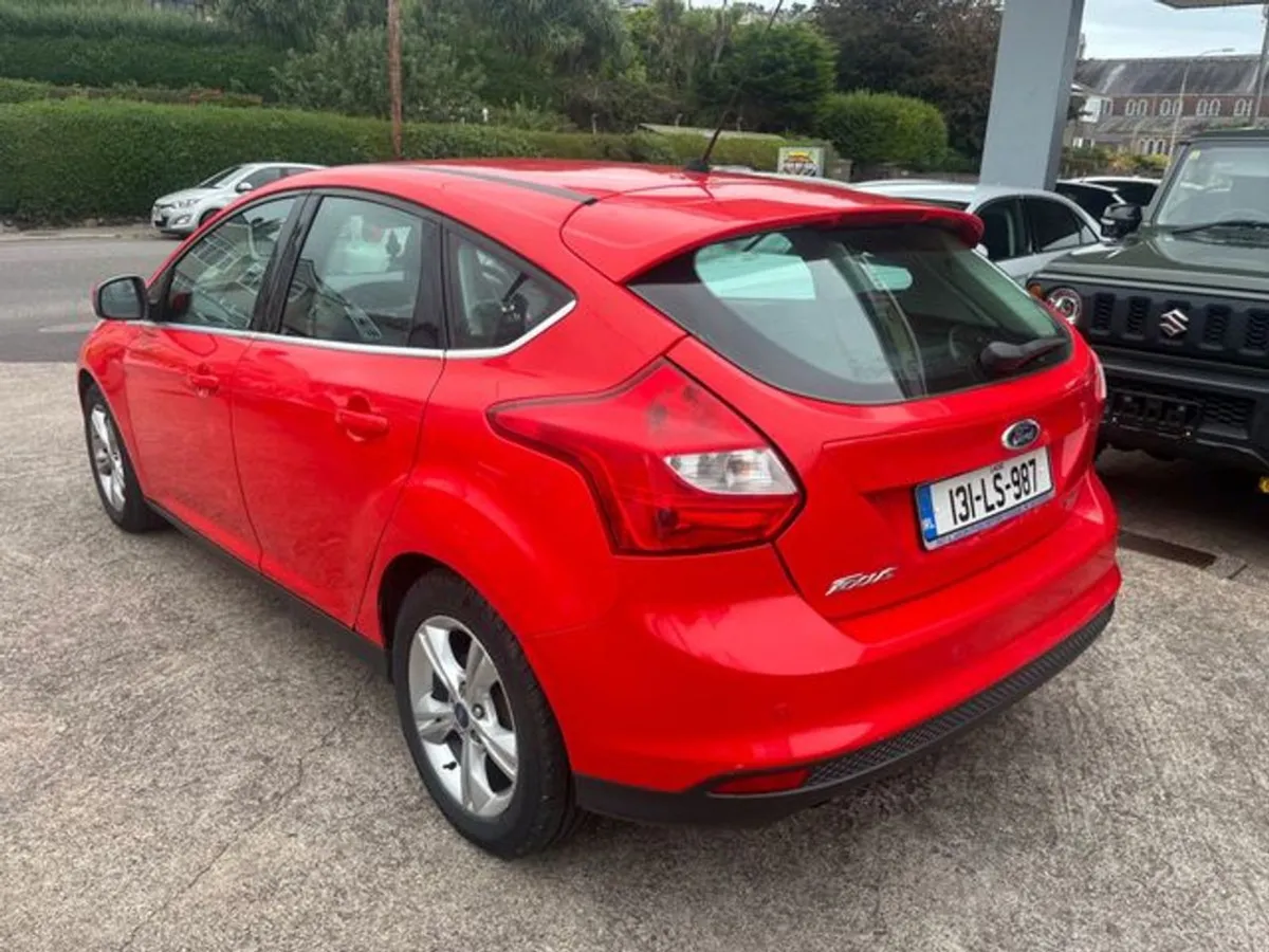 Ford Focus 1.0 Ecoboost Zetec 125PS 5DR - Image 4