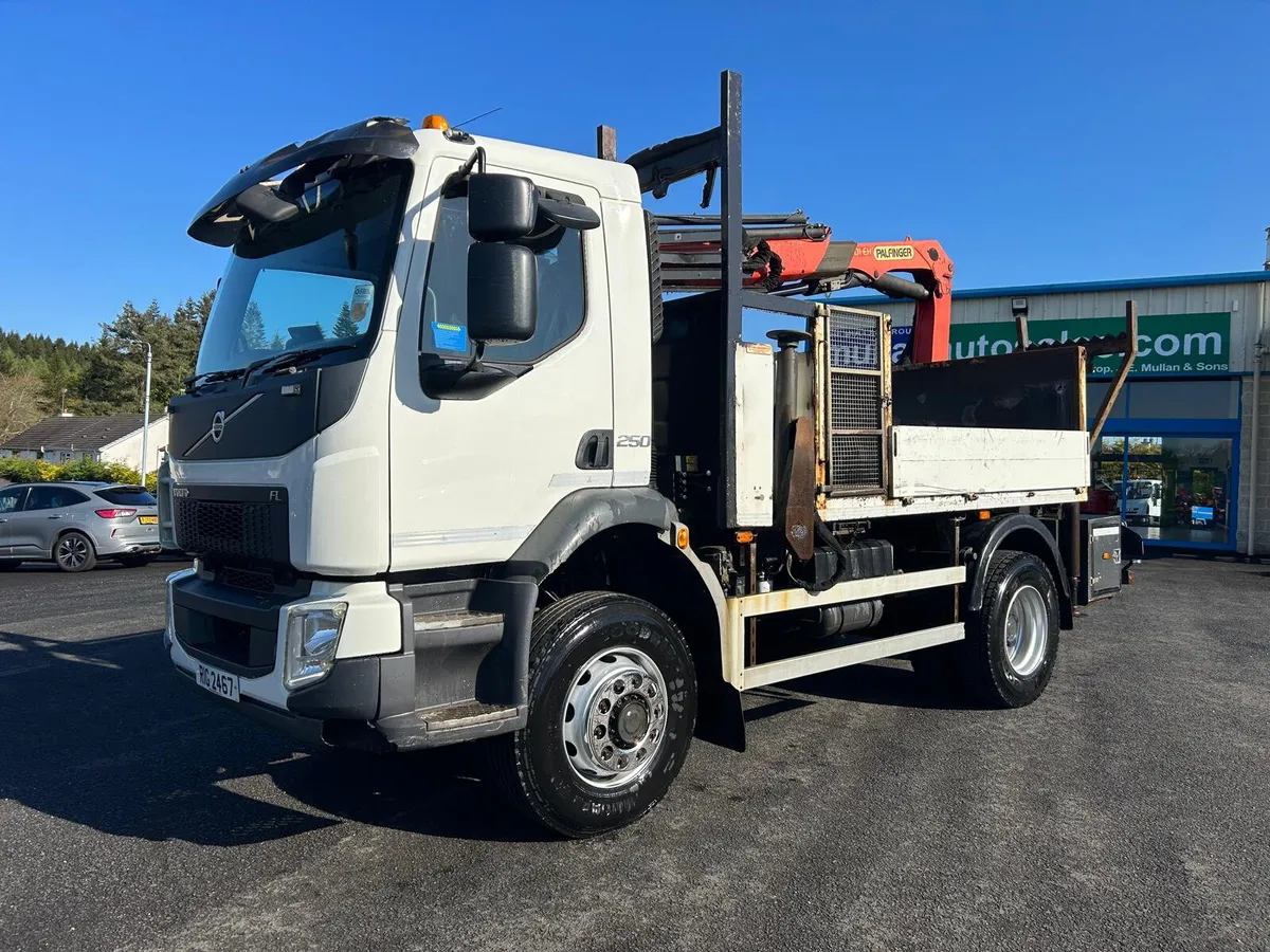 2016 4WD Volvo Pole Lorry (Palfinger Crane) - Image 2