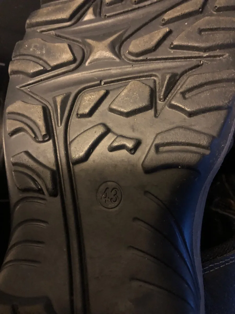 Mens M&S sandals like new size 43 €15 - Image 2