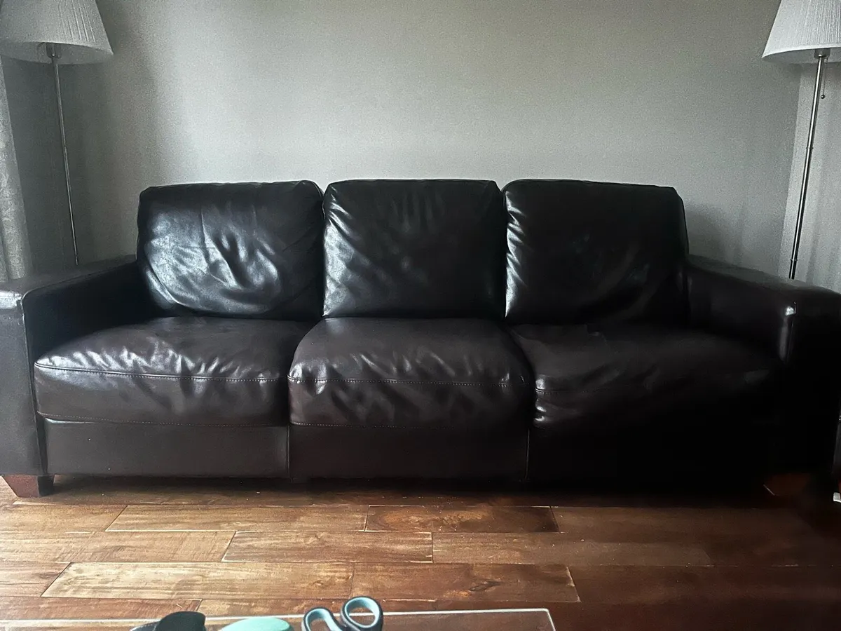 Leather suite - 3 seater & 2 x 1 seaters - Image 4