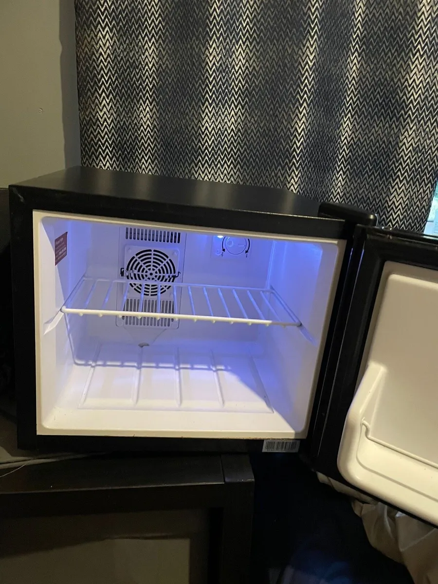 Mini fridge - Image 2