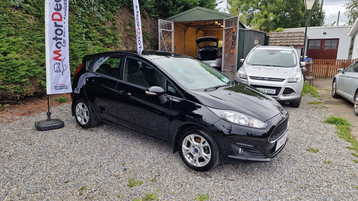 2017 Ford Fiesta LOW MILEAGE! - Image 4