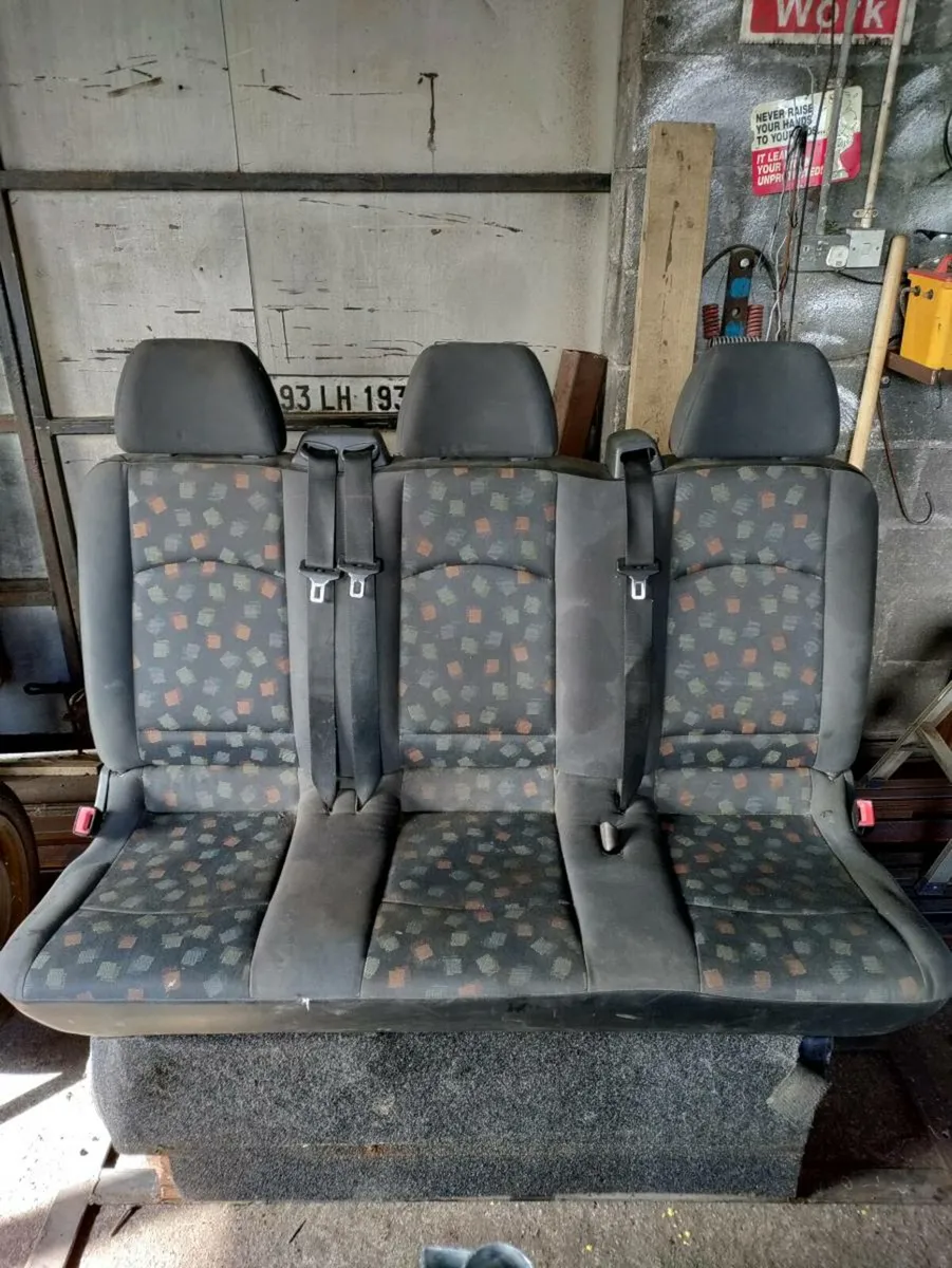 Crew cab seats - Image 1