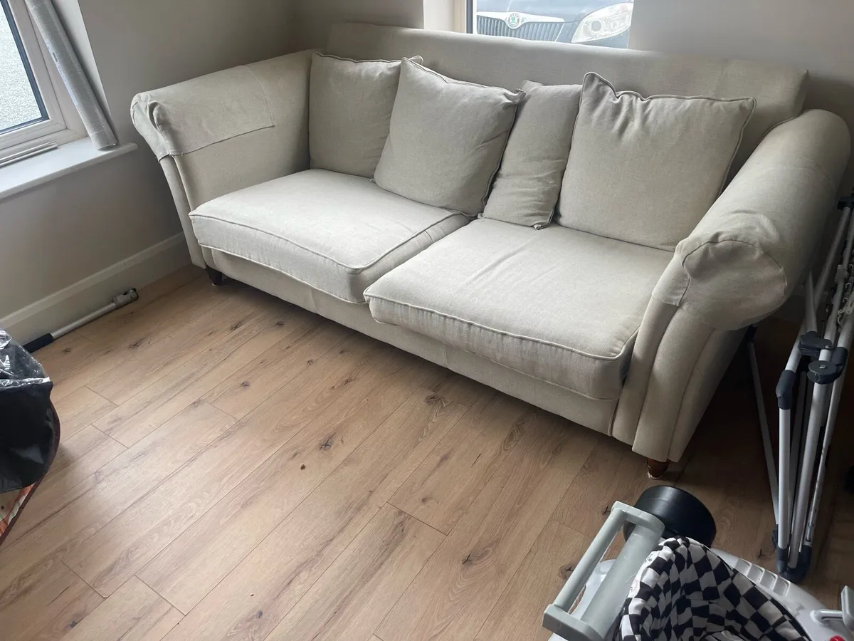 Free sofa Kenmare - Image 2