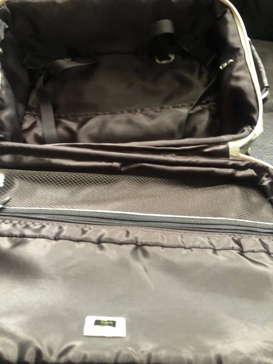 New travelling case €40 - Image 2