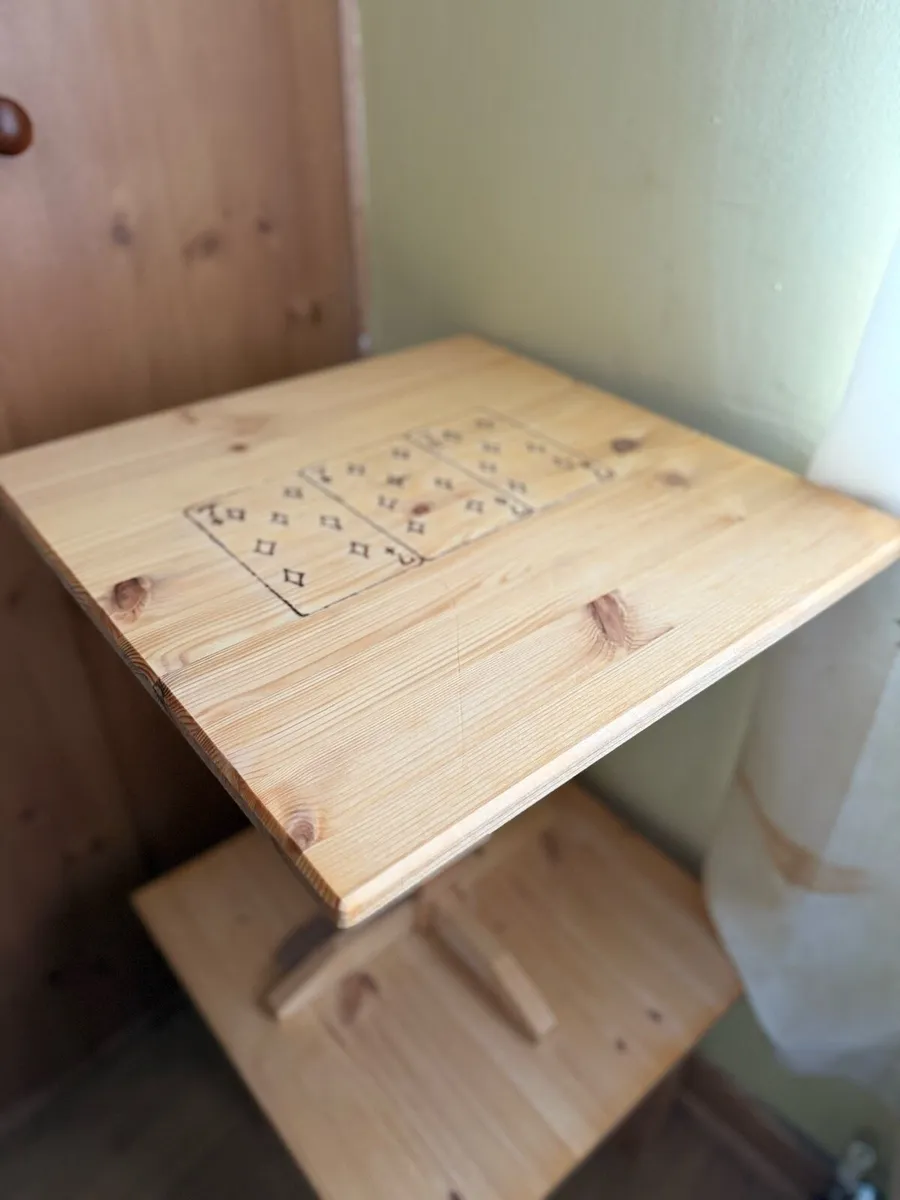 Card table - Image 1