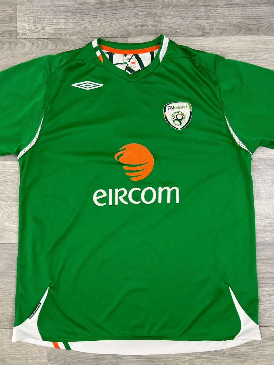 Vintage 2006 Umbro Ireland Home Jersey Shirt - Image 2