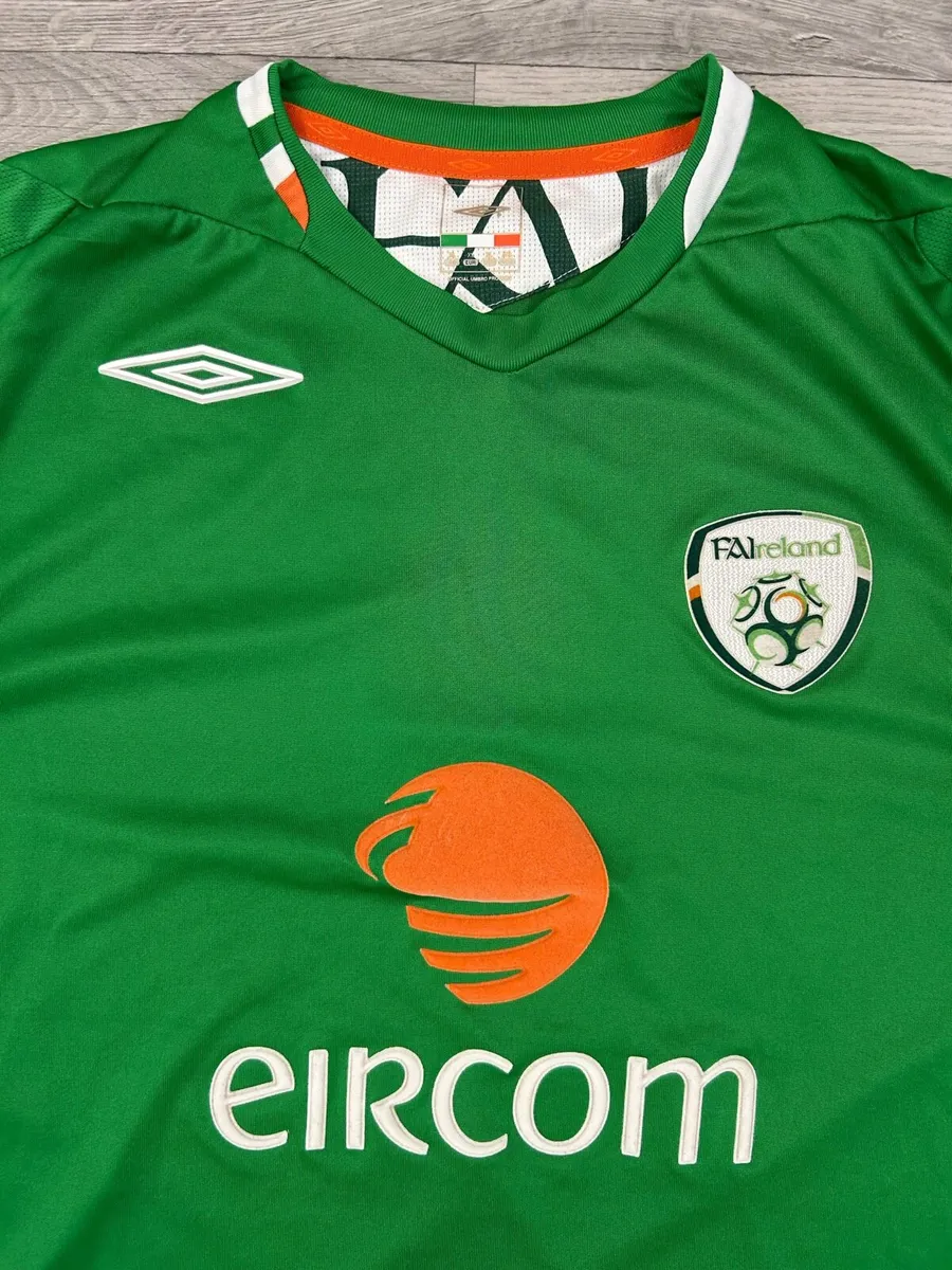 Vintage 2006 Umbro Ireland Home Jersey Shirt - Image 3