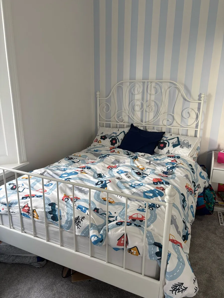Queen size bed