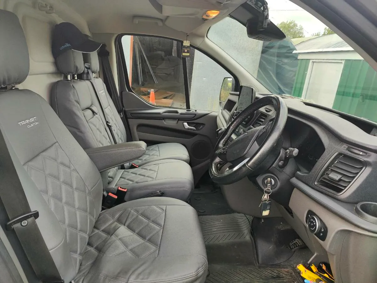 Ford Transit  custom - Image 2