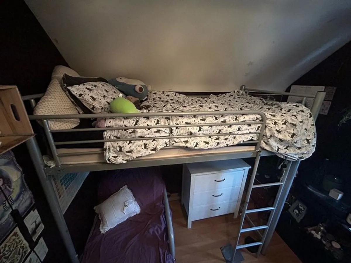 Elevated bed - Image 1