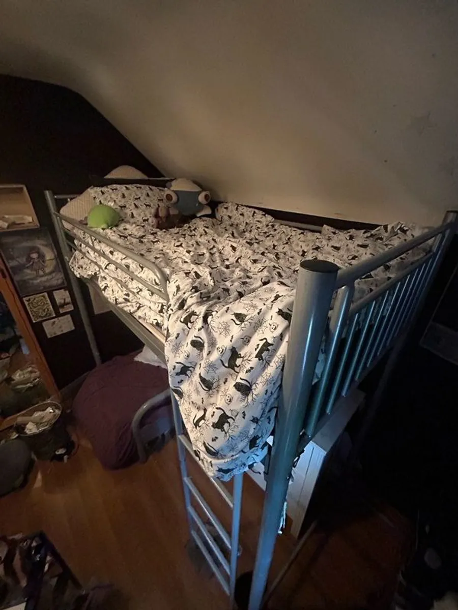 Elevated bed - Image 3