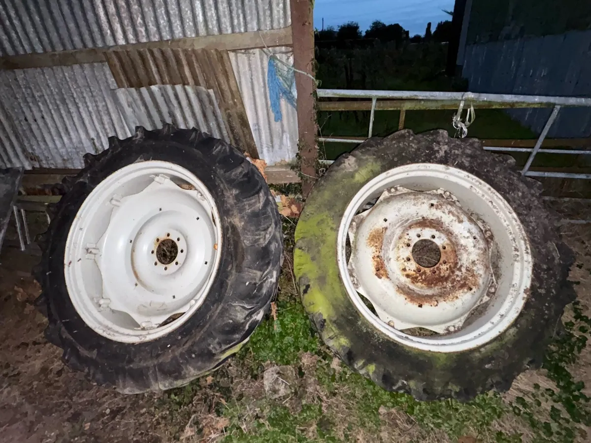 International 674 38” wheels - Image 1