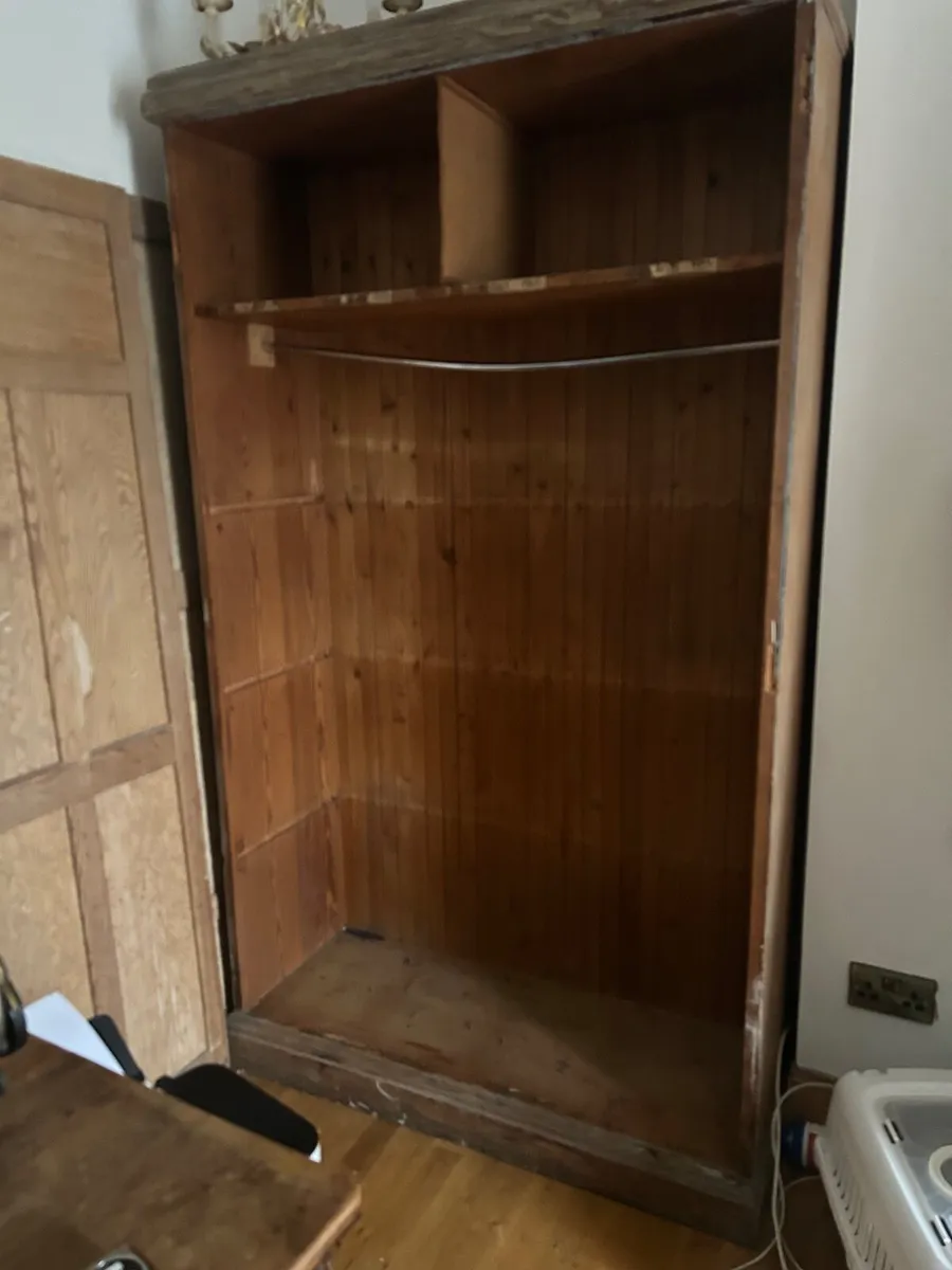 Wardrobe Free - Image 1